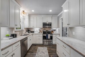 Private kitchen - Secluded Wooded Haven in the Heart of Nashville (Nashville)