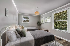 2 Schlafzimmer, Zimmersafe, Bügeleisen/Bügelbrett, kostenloses WLAN