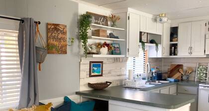 Nature's Nook -10 Minutes To Rainbow Springs! Rural, Fire Pit, Screened In Porch