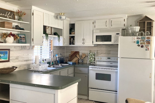 Geladeira, micro-ondas, fogão, cooktop