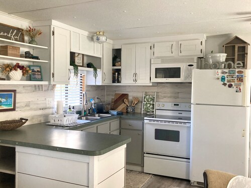 Nature's Nook -10 Minutes To Rainbow Springs! Rural, Fire Pit, Screened In Porch