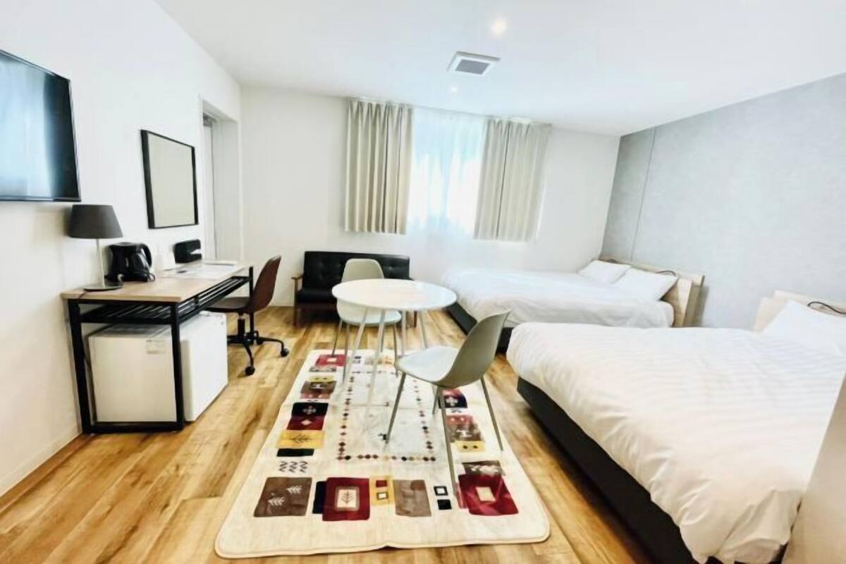 Ropa de cama de alta calidad y escritorio 