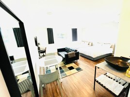 Ropa de cama de alta calidad y escritorio