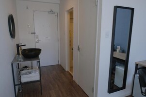 Ropa de cama de alta calidad y escritorio