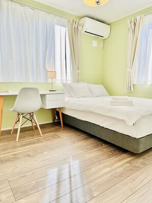 3 bedrooms, premium bedding, desk, free WiFi