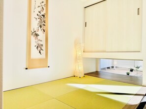 32-inch flat-screen TV with digital channels - Megu Fuji Plus+ (Fujiyoshida)
