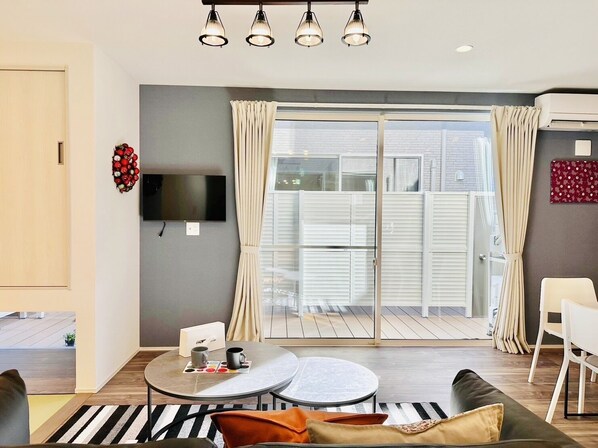 Villa Deluxe, non fumatori, vista montagna (Mt. Fuji view) | Area soggiorno | TV a schermo piatto 32 pollici con canali digitali