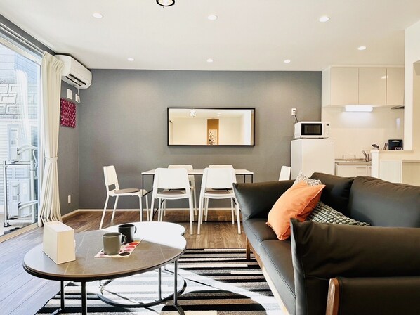 32-inch flat-screen TV with digital channels