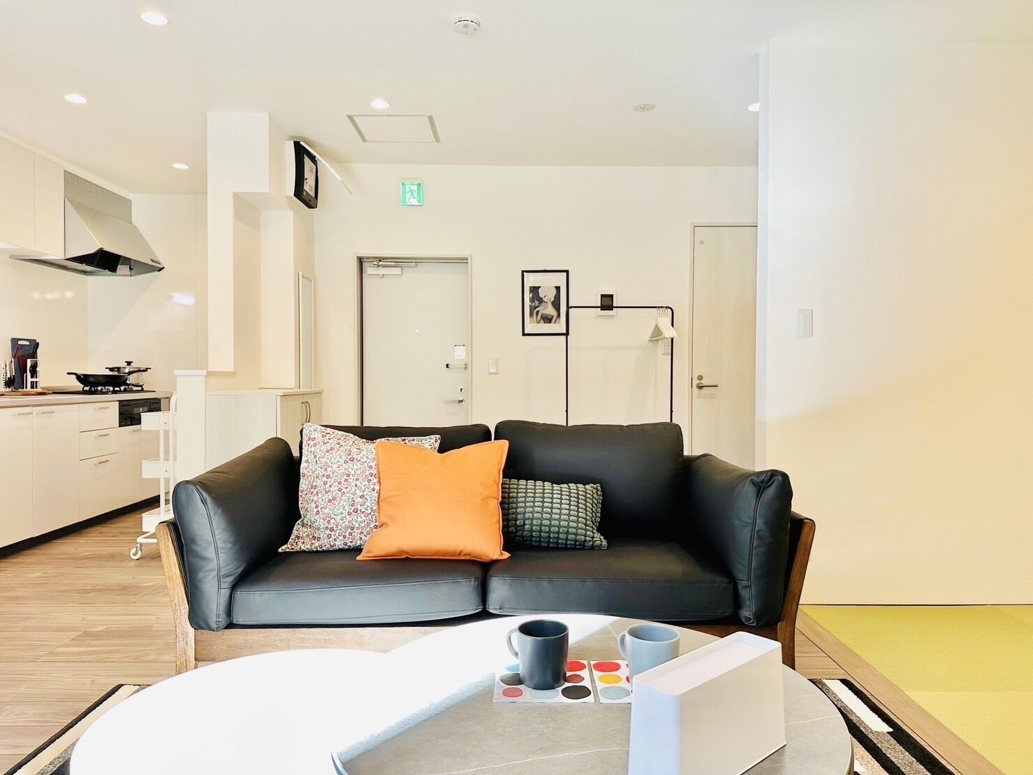 Deluxe Villa, Non Smoking, Mt. Fuji View | Living area | 32-inch flat-screen TV with digital channels