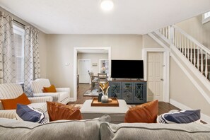 Smart TV - Spice of Life: CLE Oasis (Cleveland)