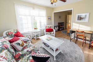TV, DVD player - The Meadows at Kimstead Farm (Pepperell)