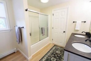 Hair dryer, towels - The Meadows at Kimstead Farm (Pepperell)