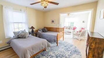 3 dormitoris, planxa i posts de planxar, un bressol de viatge i wifi