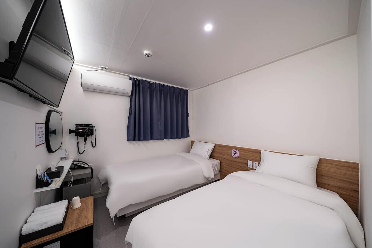 Twin Room (A)
