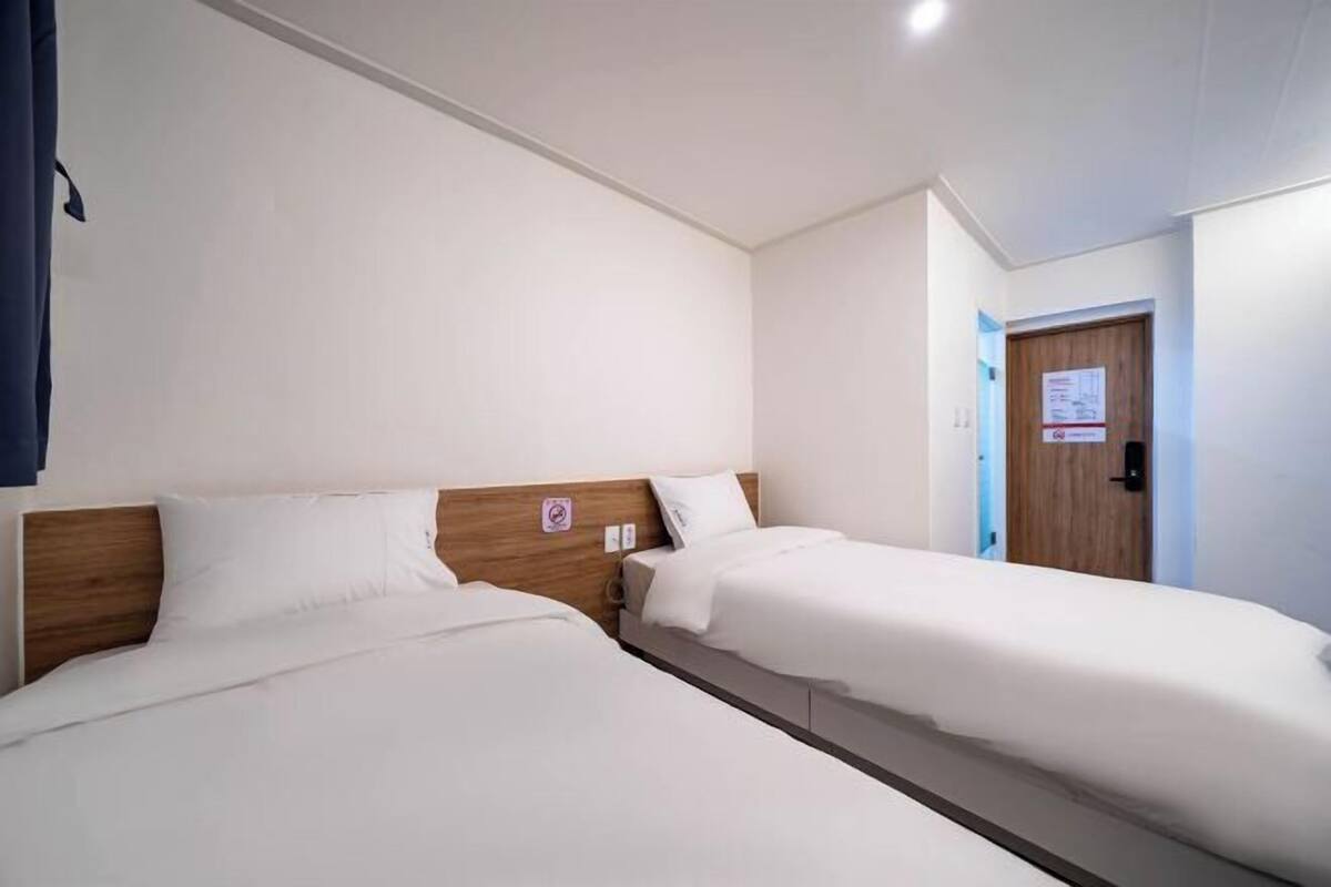 Desk, laptop workspace, free WiFi, bed sheets