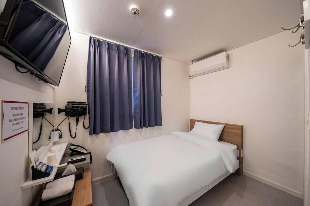 Desk, laptop workspace, free WiFi, bed sheets