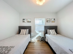 2 bedrooms, desk, iron/ironing board, free WiFi - Gorgeous Downtown Sarasota, Historic Laurel Park Home. (Sarasota)