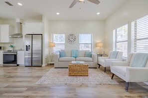 Interior - Salty Lime 309 - Golf cart and pet friendly! (Panama City Beach)