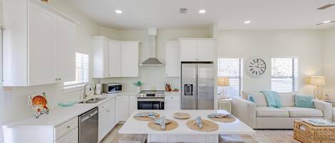 Refrigerador, microondas, horno, placa de cocina