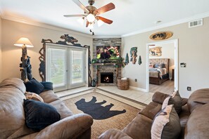 TV, fireplace