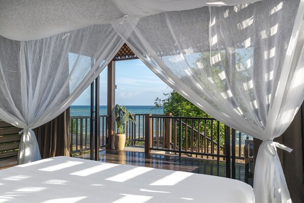 Premium bedding, down comforters, in-room safe, individually decorated