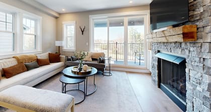Newly built townhouse steps from downtown, tubing, cross country skiing & golf