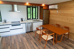 Fridge, microwave, stovetop, dishwasher