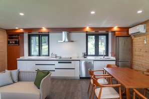 Interior - Algonquin's Edge Resort | Waterfront 6 (South Algonquin)