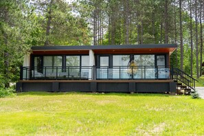 Exterior - Algonquin's Edge Resort | Waterfront 6 (South Algonquin)