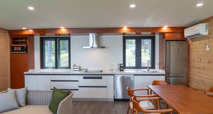 Algonquin's Edge Resort | Waterfront 7