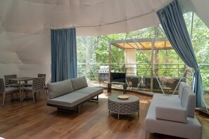 Outdoor dining - Algonquin's Edge Resort | Dome 4 (South Algonquin)