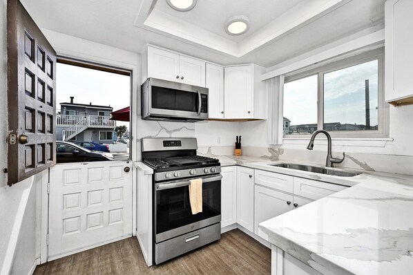 Refrigerador, microondas, horno, placa de cocina