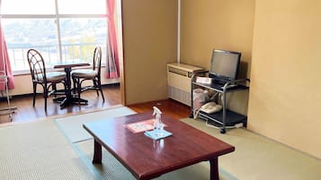 Japanese-style room 6 tatami, Non-smoking | Free WiFi, bed sheets