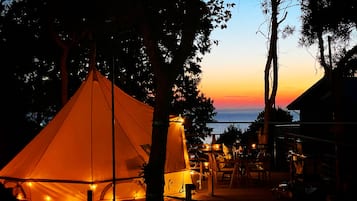 Family Tent, Non Smoking | 1 bedroom, individually decorated, individually furnished, free WiFi