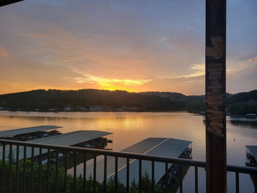Year Round Relaxation with Beautiful Lake View for Creating Great Memories!