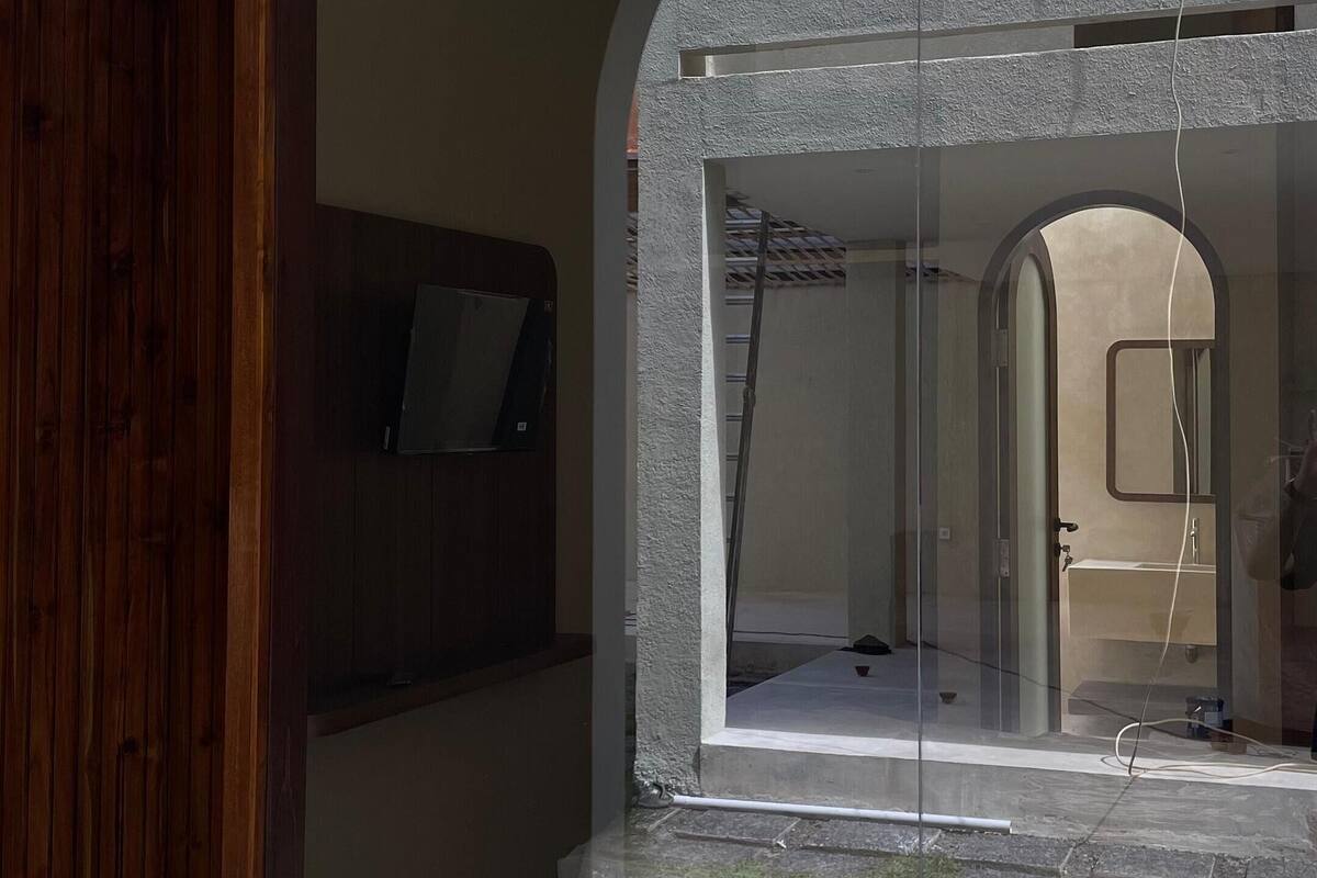 Standard Room | Iron/ironing board, WiFi (free), bed sheets