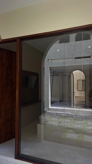 Standard-huone | Silitysrauta/-lauta, ilmainen Wi-Fi, vuodevaatteet