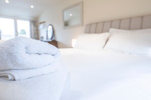 1 bedroom, iron/ironing board, WiFi, bed sheets - Pebbles Cottage, Southwold (Southwold)