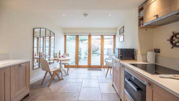 Réfrigérateur, micro-ondes, four, lave-vaisselle