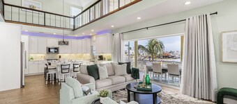 855 Canal View Gem: Heated Pool, Spa & Trolley Access