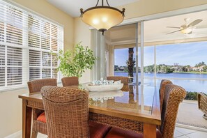 Dining - Monthly Discount! Crown Colony Lake View Condo + Pool & Lanai (Fort Myers)