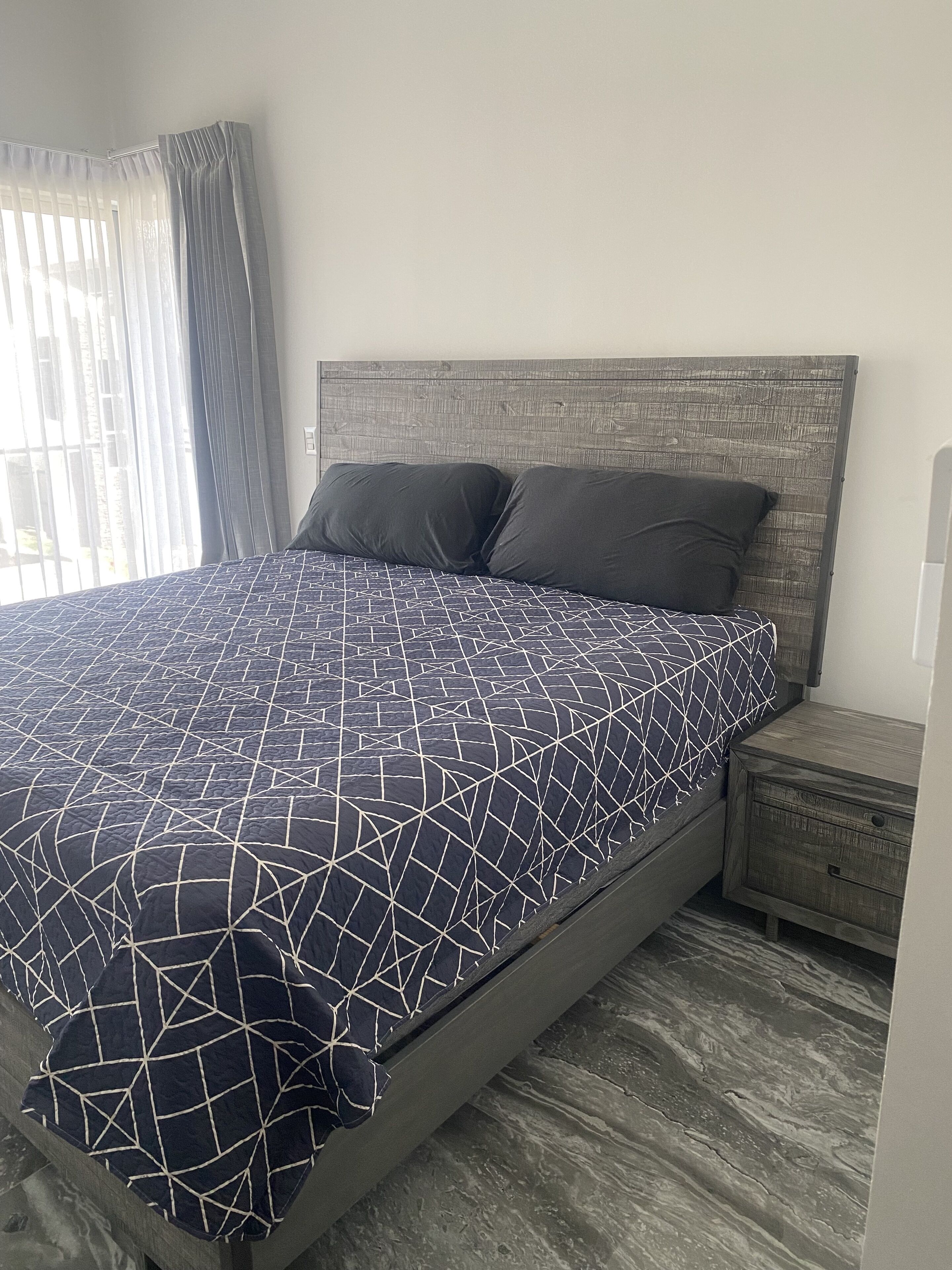 3 bedrooms, iron/ironing board, bed sheets