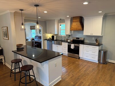 Charming 3 bedroom Masters rental, less than 2 miles from Augusta Nationals!