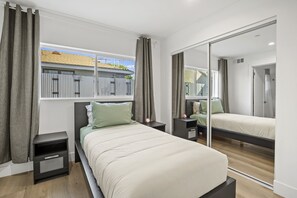 4 chambres, fer et planche à repasser, Wi-Fi, draps fournis