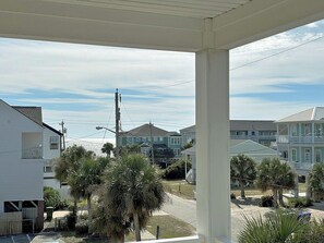 A residential area with houses, palm trees, and a clear sky. - Sea For Yourself - 1/2 Block to Ocean in Surfside Beach (Surfside Beach)