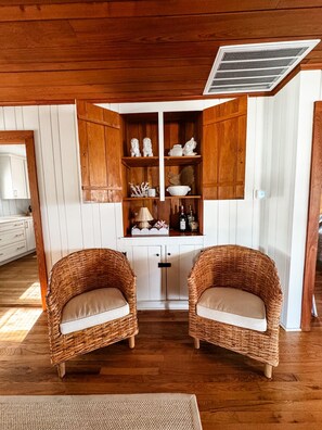 Interior - Inlet Holiday - Creekfront in Garden City Beach (Garden City Beach)