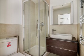 Hair dryer, towels - Lovely Camden Town Studio, nr Tube, Restaurants & Pubs, by Blueground (London)