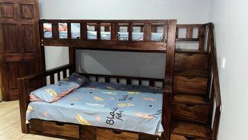 4 bedrooms, free WiFi, bed sheets