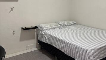 1 bedroom, desk, free WiFi, bed sheets