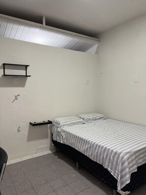 1 bedroom, desk, free WiFi, bed sheets